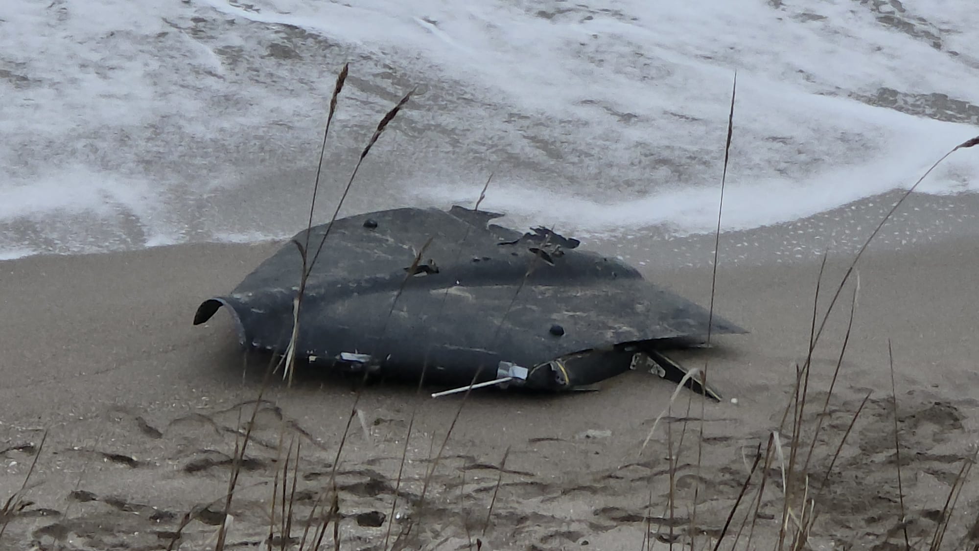 O dronă a fost descoperită pe plajă în apropierea stațiunii Costinești