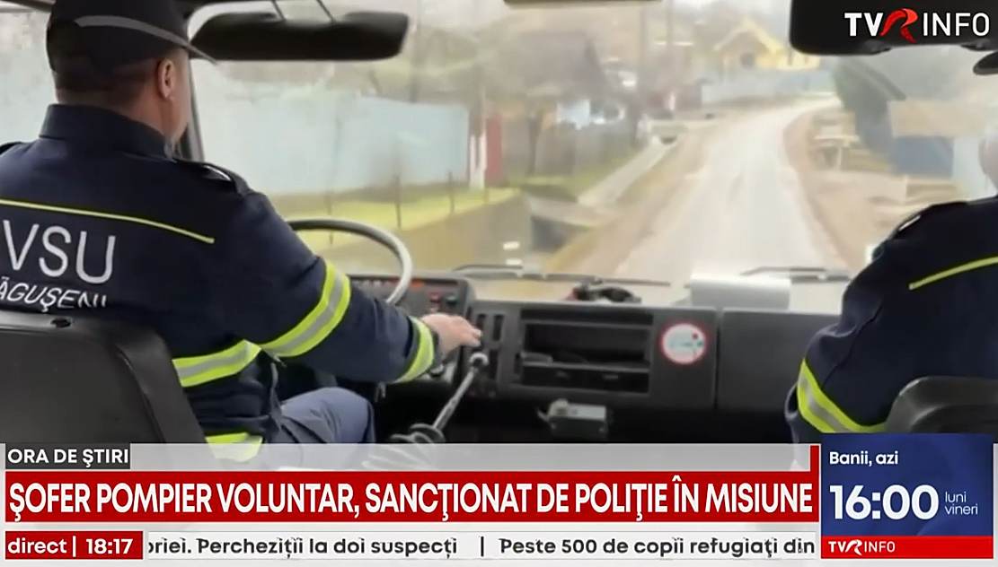 Şofer pompier voluntar, sanționat de poliție pe un drum îngust. Ambele echipaje mergeau la același incendiu