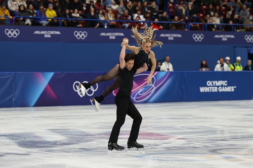 Un patinator și-a revăzut după 4 ani, la Jocurile Olimpice, familia rămasă în Ucraina devastată de război