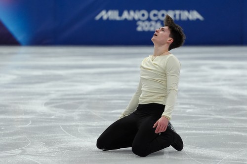 „Mamă, Tată, asta e pentru voi”. Fiul unor foști campioni a patinat la Jocurile Olimpice pentru părinții lui, morți într-un accident aviatic