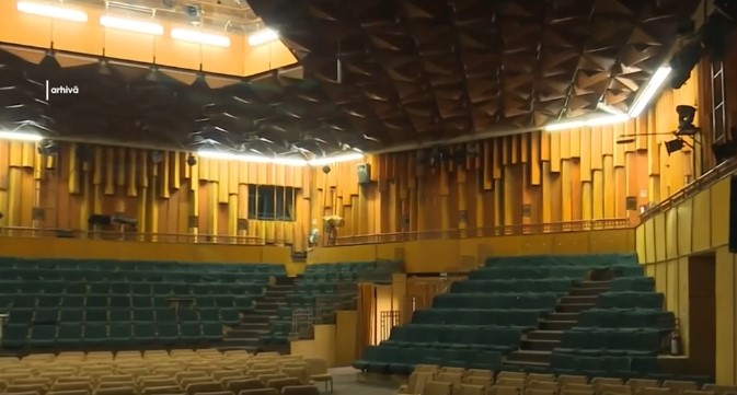 Ministrul Culturii, Demeter Andras, a emis o circulară prin care dispune încetarea aplicabilităţii măsurilor privind evidenţa timpului de muncă pentru artiști