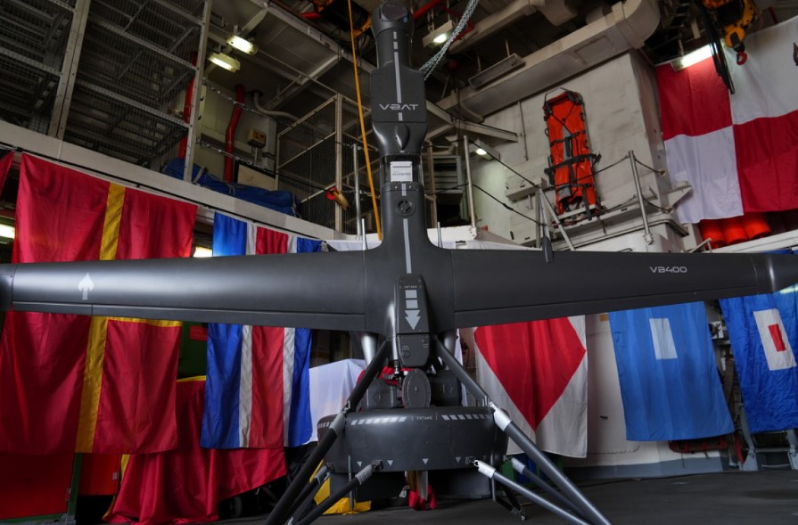 Demonstrație a sistemului de aeronave fără pilot V-BAT, în prezența ambasadorului SUA, la bordul fregatei ‘Regina Maria’