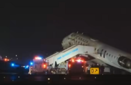 Filmul impactului dintre avionul de pasageri și mașina de pompieri de pe pista aeroportului LaGuardia din New York