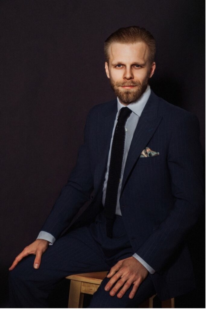 (P) Costumul care îți poate deschide uși: lecții de poziționare din lumea tailoring-ului premium