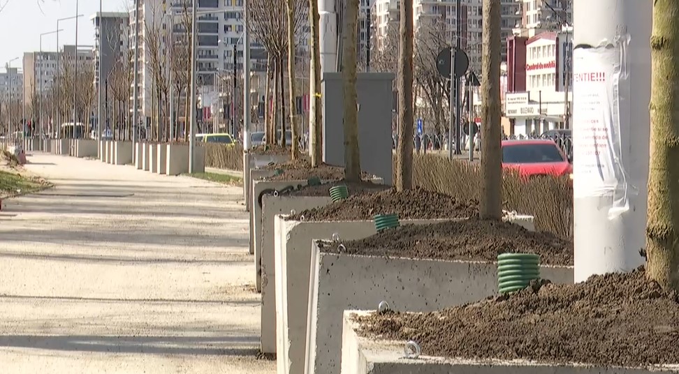 Jardinierele uriaşe din beton de pe Prelungirea Ghencea din Capitală stârnesc nemulțumiri. Ce spune Ciprian Ciucu