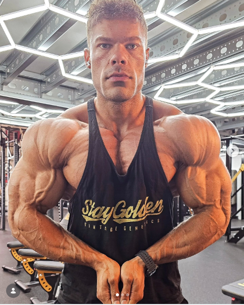 Noul Arnold. Cine este campionul mondial la culturism ”clasic”