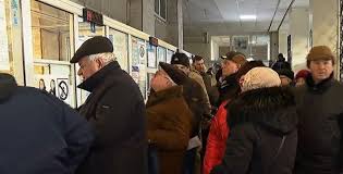 Cozi la taxe înainte de termenul limită: oamenii se grăbesc să prindă reducerea de 10 la sută. Taxele și impozite, majorate cu cel puțin 80 la sută. Pentru anul viitor sunt așteptate noi creșteri