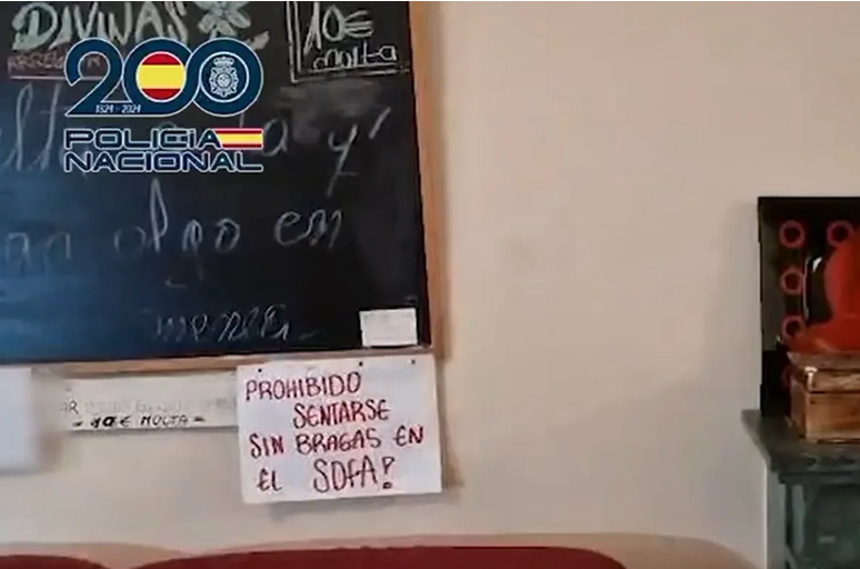 Opt fete obligate să se prostitueze inclusiv cu minori, salvate. O alarmă la subsolul unde erau captive le anunța când să iasă ”la defilare” în fața clienților