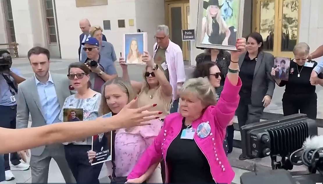 Înfrângere istorică a giganţilor tehnologici. Meta şi YouTube, obligate să plătească milioane de dolari