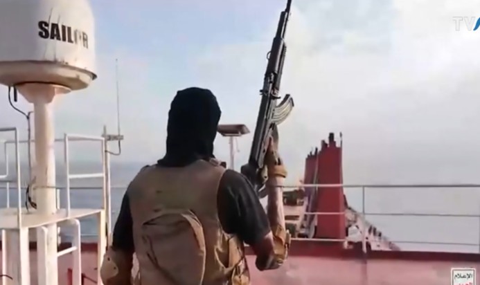 Rebelii Houthi ar putea bloca strâmtoarea Bab-el Mandeb. Informații contradictorii despre ce se întâmplă în Iran