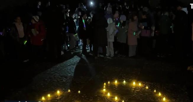 25 de mii de copii și tineri au cântat în întuneric, în 40 de localități care au participat la Ora Pământului