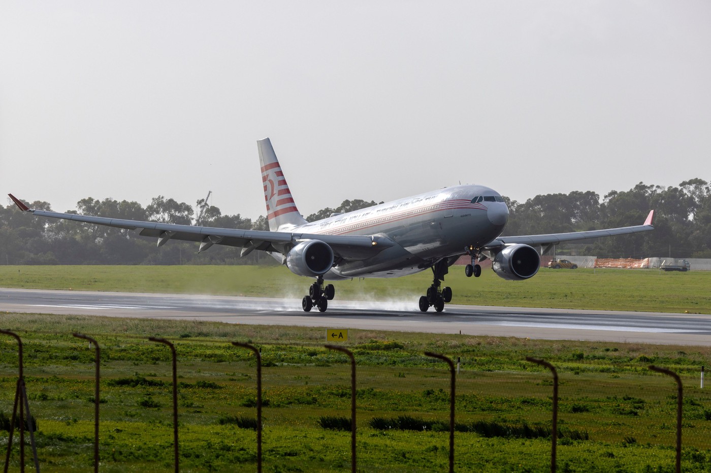 Momente de panică în avion: foc la trenul de aterizare al unei curse Turkish Airlines, cu 288 de persoane la bord
