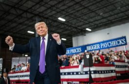 Trump a vizitat Graceland, casa în care a locuit Elvis Presley: Toată lumea îl iubeşte! Mi-ar fi plăcut să-l cunosc. Era mult înaintea timpului său