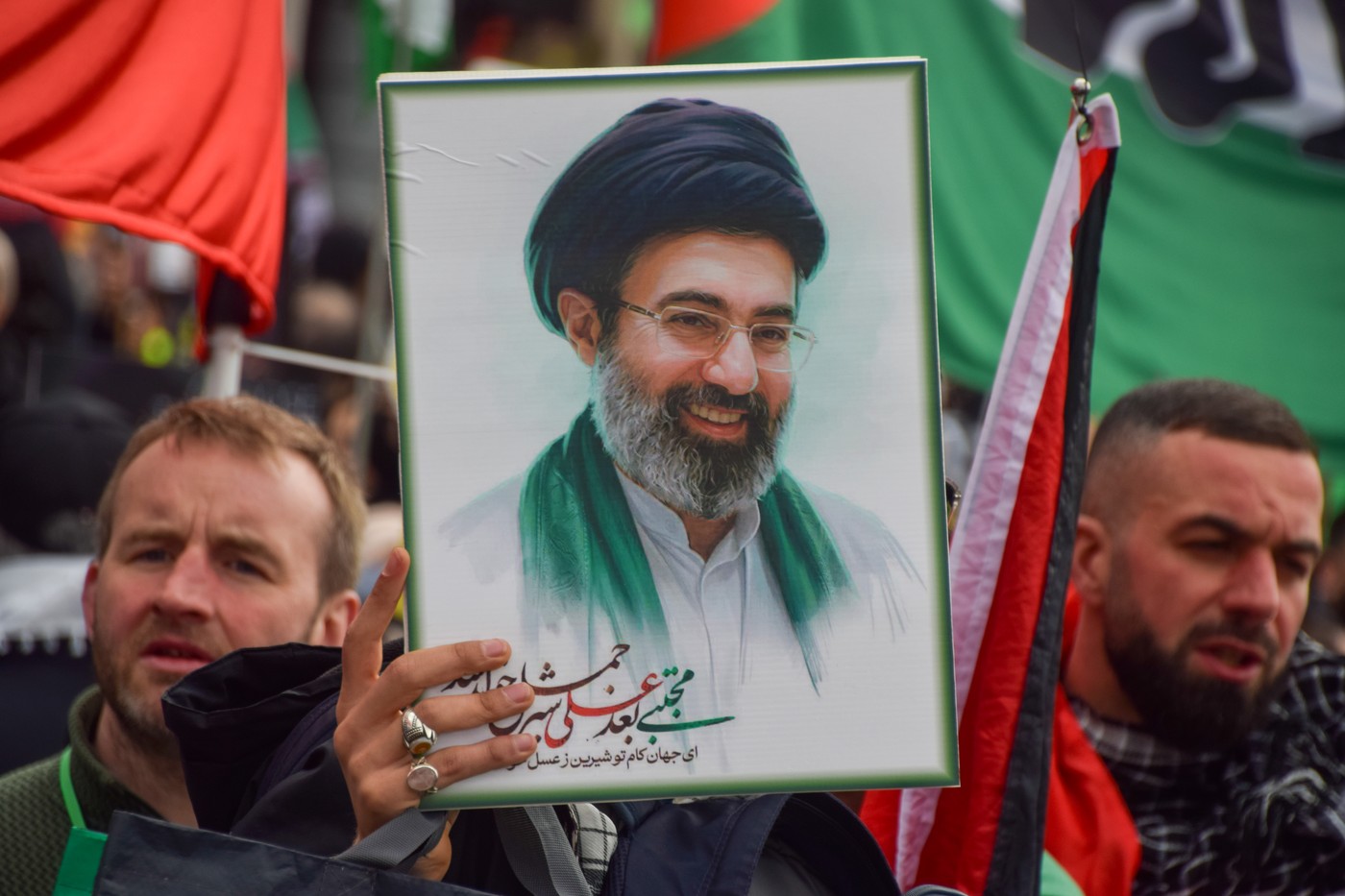 În Iran au început oficial funeraliile de stat ale fostului lider suprem, Ali Khamenei
