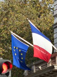 Mai mulţi primari de extremă dreapta din Franţa îndepărtează drapelele UE