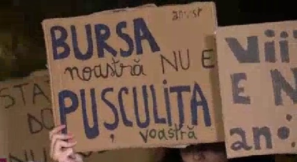 Proteste ale studenților în Capitală și în alte orașe, nemulțumiți de bugetul mai mic alocat educației și de măsurile de austeritate. Ministrul Educației a venit în mijlocul lor, în Piața Victoriei