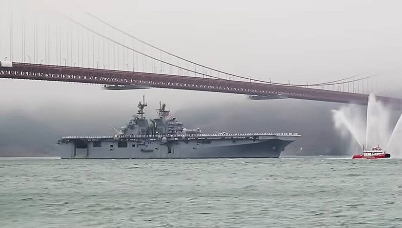 Nava americană de asalt amfibie Tripoli / captura video