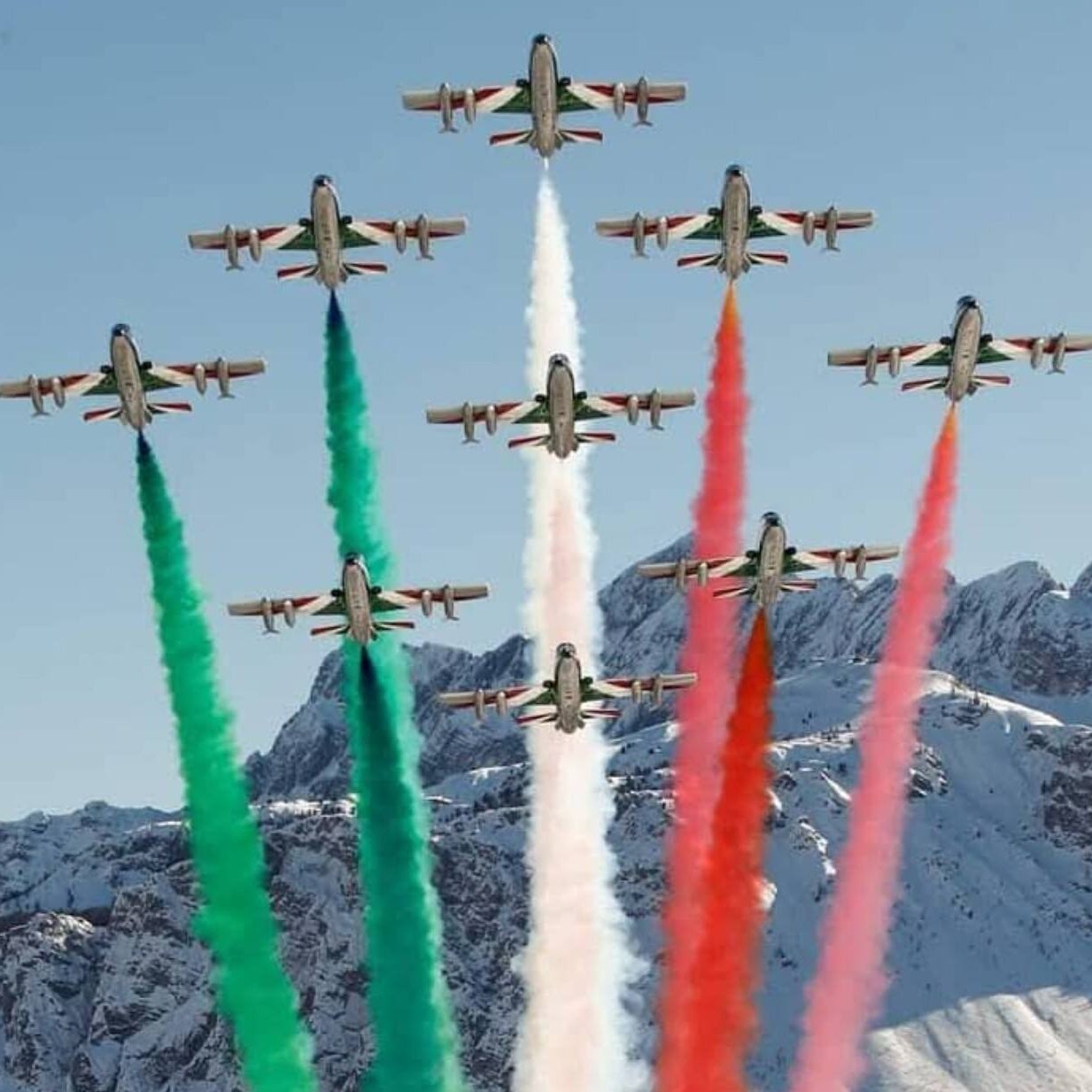 Frecce Tricolori vin în România! Cea mai faimoasă patrulă acrobatică a Forțelor Aeriene Italiene, la BIAS 2026