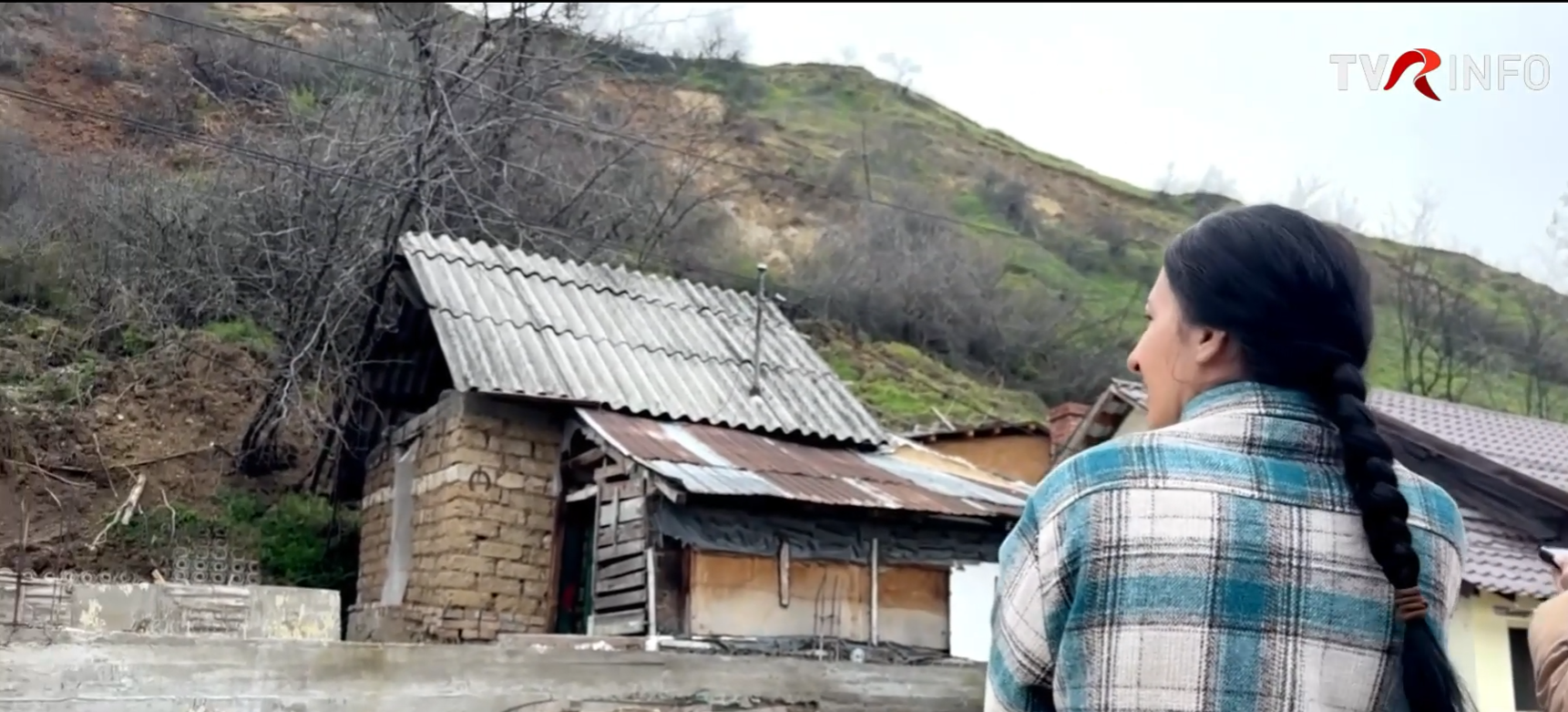 Alunecarea de teren din Slatina continuă: șapte case rămân în pericol