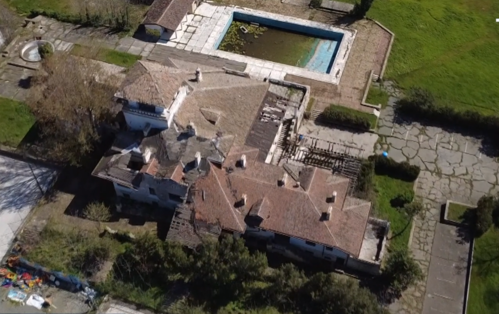 Castelul Reginei Maria de la Mamaia, “fratele mai mare” al celui de la Balcic, a ajuns o ruină. Autoritățile se declară îngrijorate, dar nu știu când vor putea face minime reparații