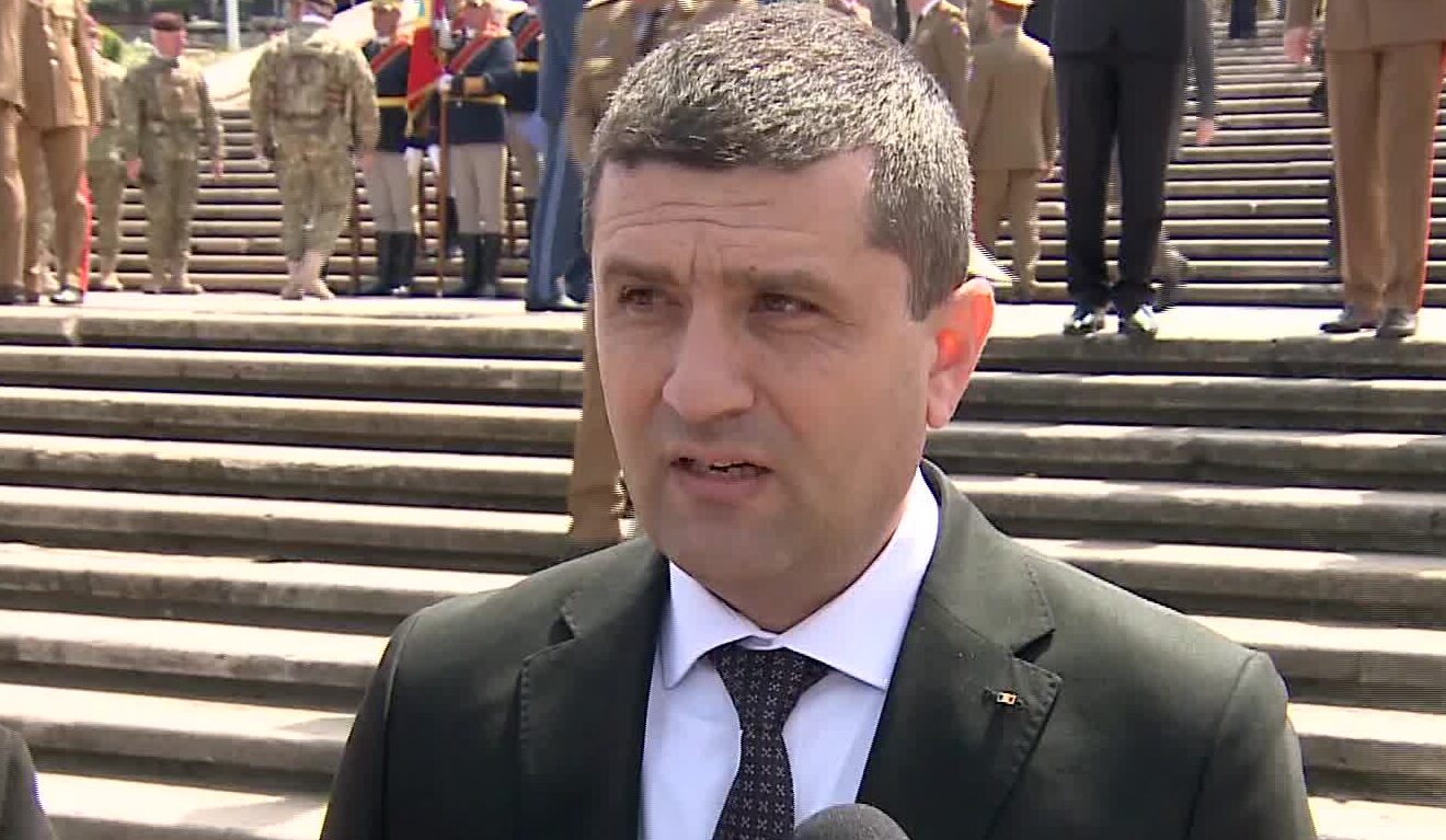 Programele de înzestrare a Armatei, în pericol. Miruță: Există un risc major ca multe contracte să nu poată fi semnate