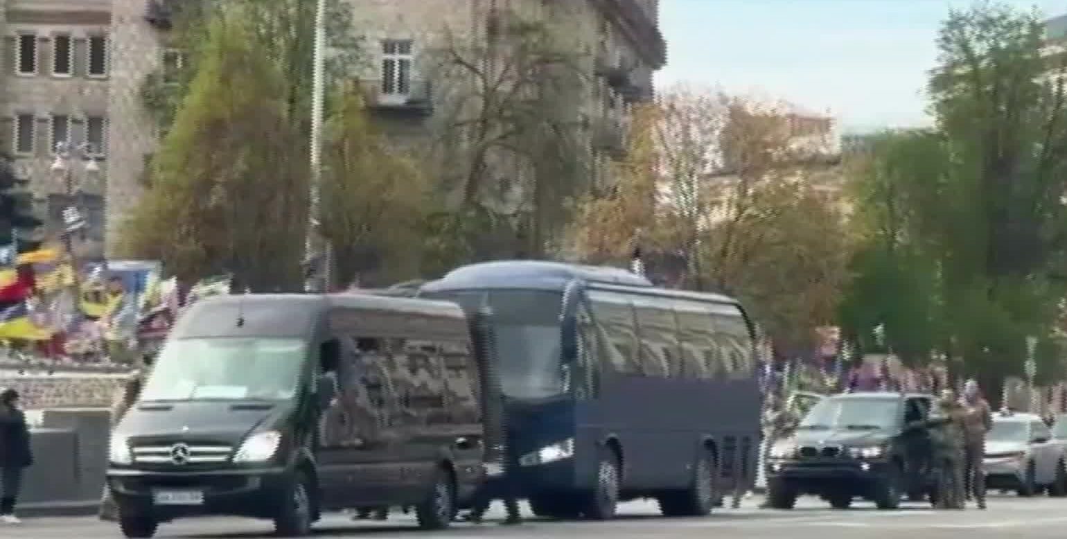 VIDEO “Ultimul drum al eroului”: ceremonii pentru soldații ucraineni căzuți pe front