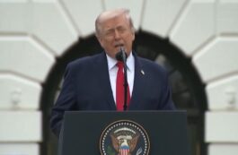 CNN: Într-o eră a revoltelor, a fost nevoie de un rege pentru a reaminti Americii valorile sale republicane