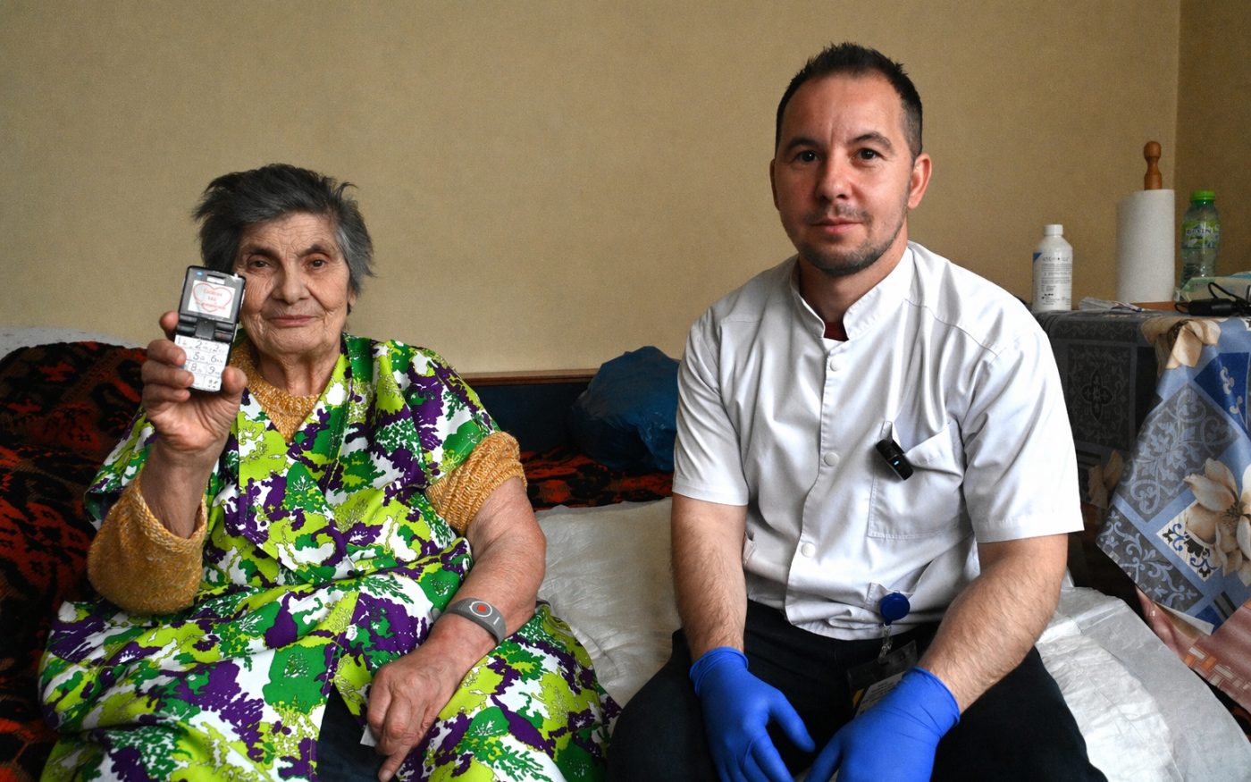 Sector 1: Serviciul de monitorizare a sănătăţii cu brăţară cu buton de alertă a devenit gratuit