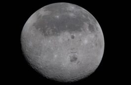 Astronauții Artemis II propun numele „Carroll” pentru un crater lunar, după soția decedată a comandantului misiunii