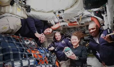 Astronauți Artemis 2 și mascota lor / captura video