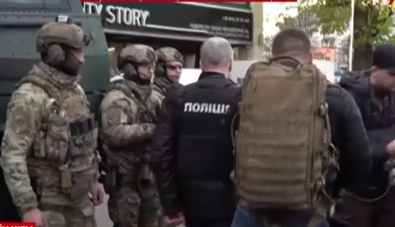 Cel puțin șase morți și 15 răniți într-un atac terorist la Kiev. Atacatorul, născut la Moscova, a fost ucis