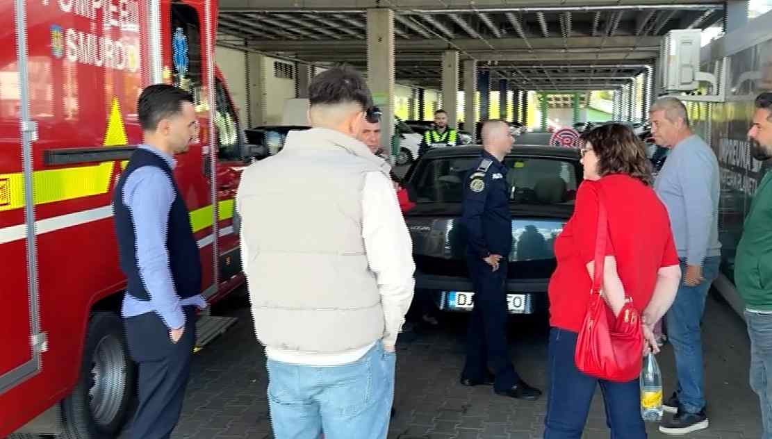 O fetiţă de 5 ani, a murit în braţele mamei sale, într-o parcare din Craiova