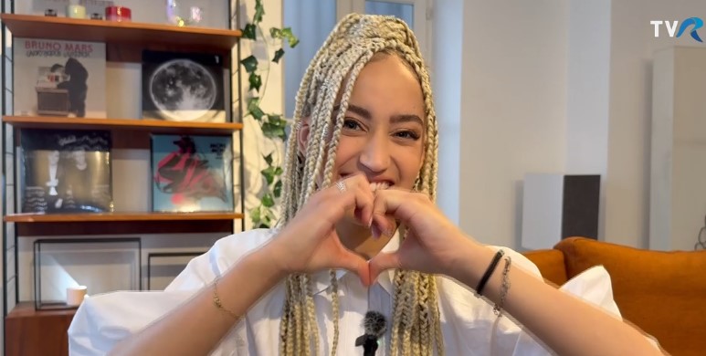 EXCLUSIV Monroe, reprezentanta Franței la Eurovision 2026, urează succes României
