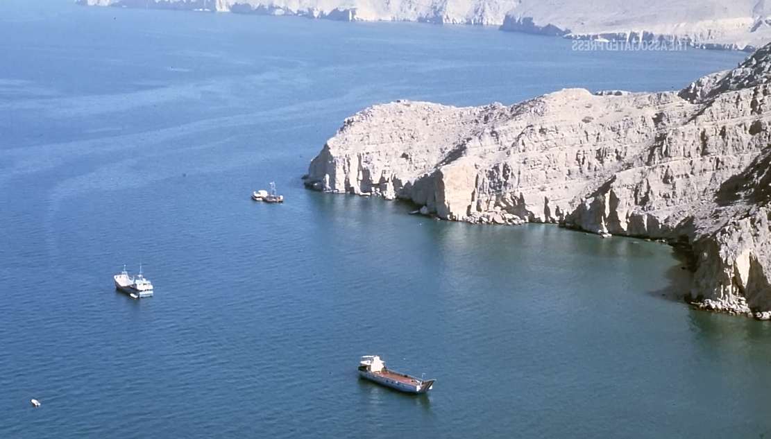 Corpul Gărzilor Revoluționare Islamice a atacat trei nave în Strâmtoarea Ormuz, complicând eforturile de reluare a negocierilor SUA – Iran