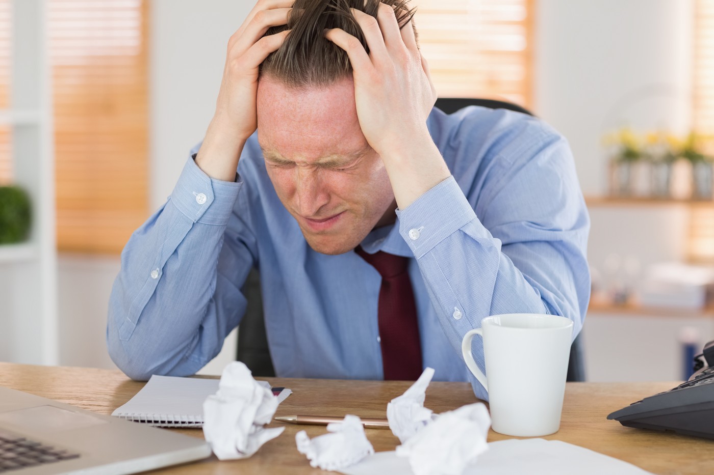Pericolele stresului cronic la locul de muncă. Soluții simple recomandate de psihologi