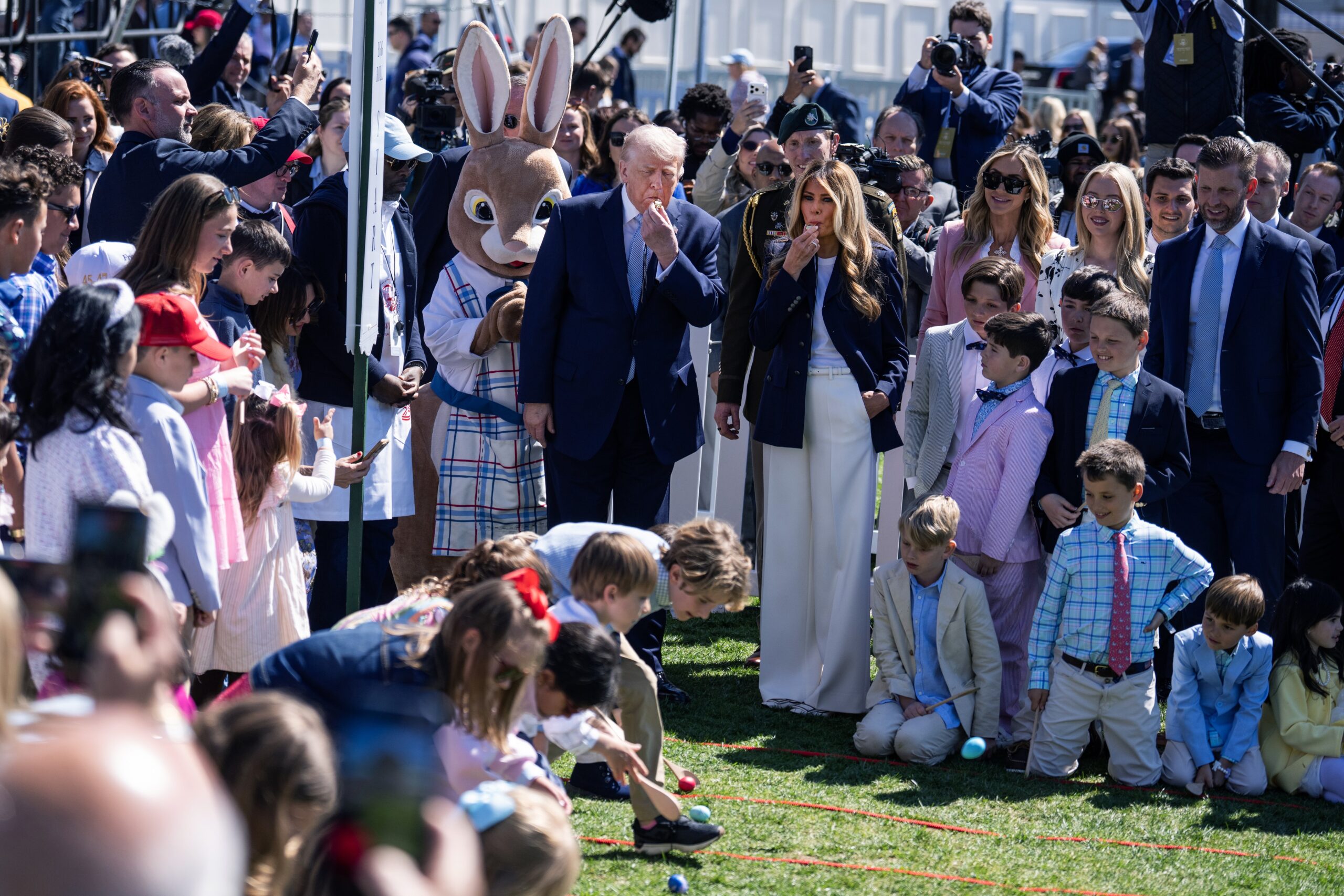 Tradiționala cursă a ouălor de Paști la Casa Albă. Donald Trump a dat startul