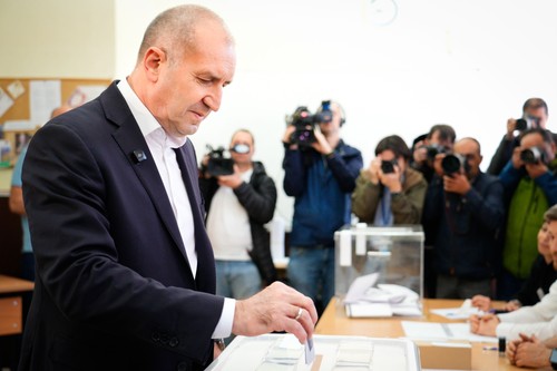 Coaliția condusă de fostul președinte Rumen Radev câștigă alegerile legislative din Bulgaria