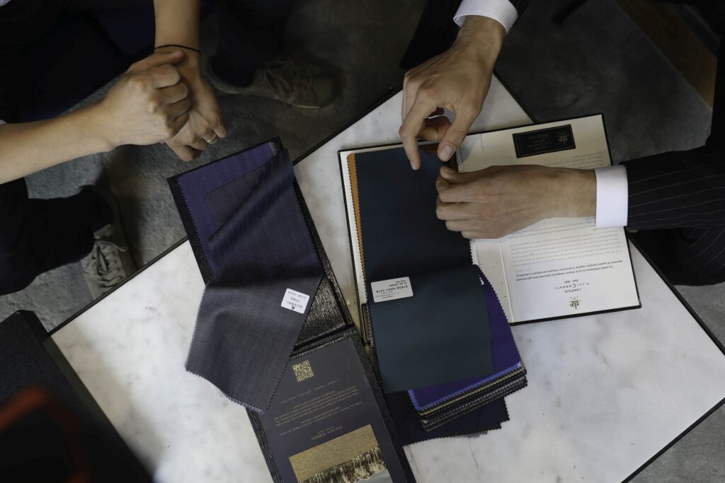 (P) Bespoke: cum se simte o haină creată doar pentru tine