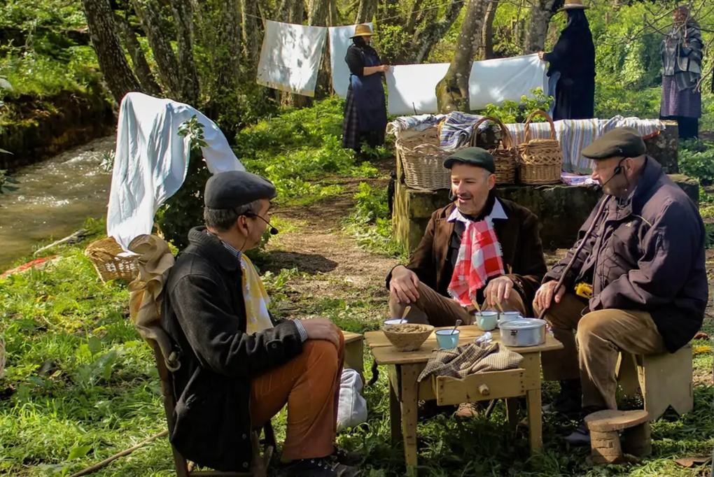 Vizită în satul cu cel mai mic pod internațional din lume
