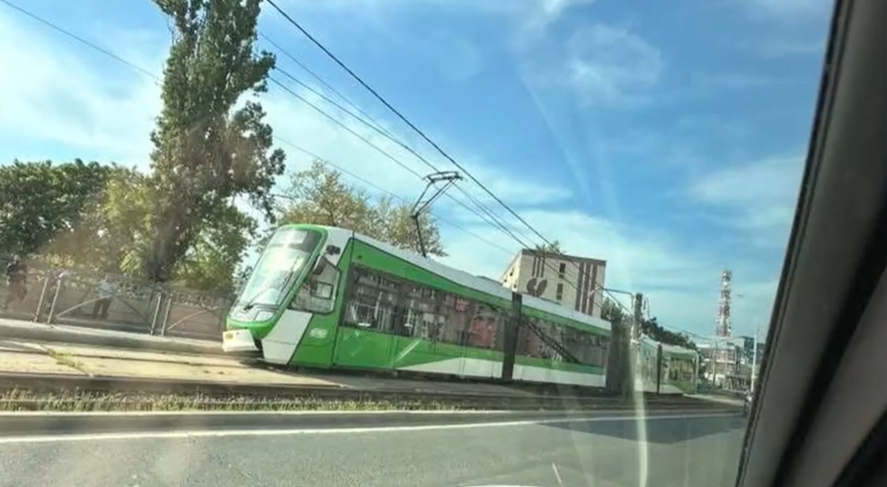 Momente de panică într-un tramvai din București. Garnitura a deraiat pe Valea Cascadelor. Patru persoane au ajuns la spital