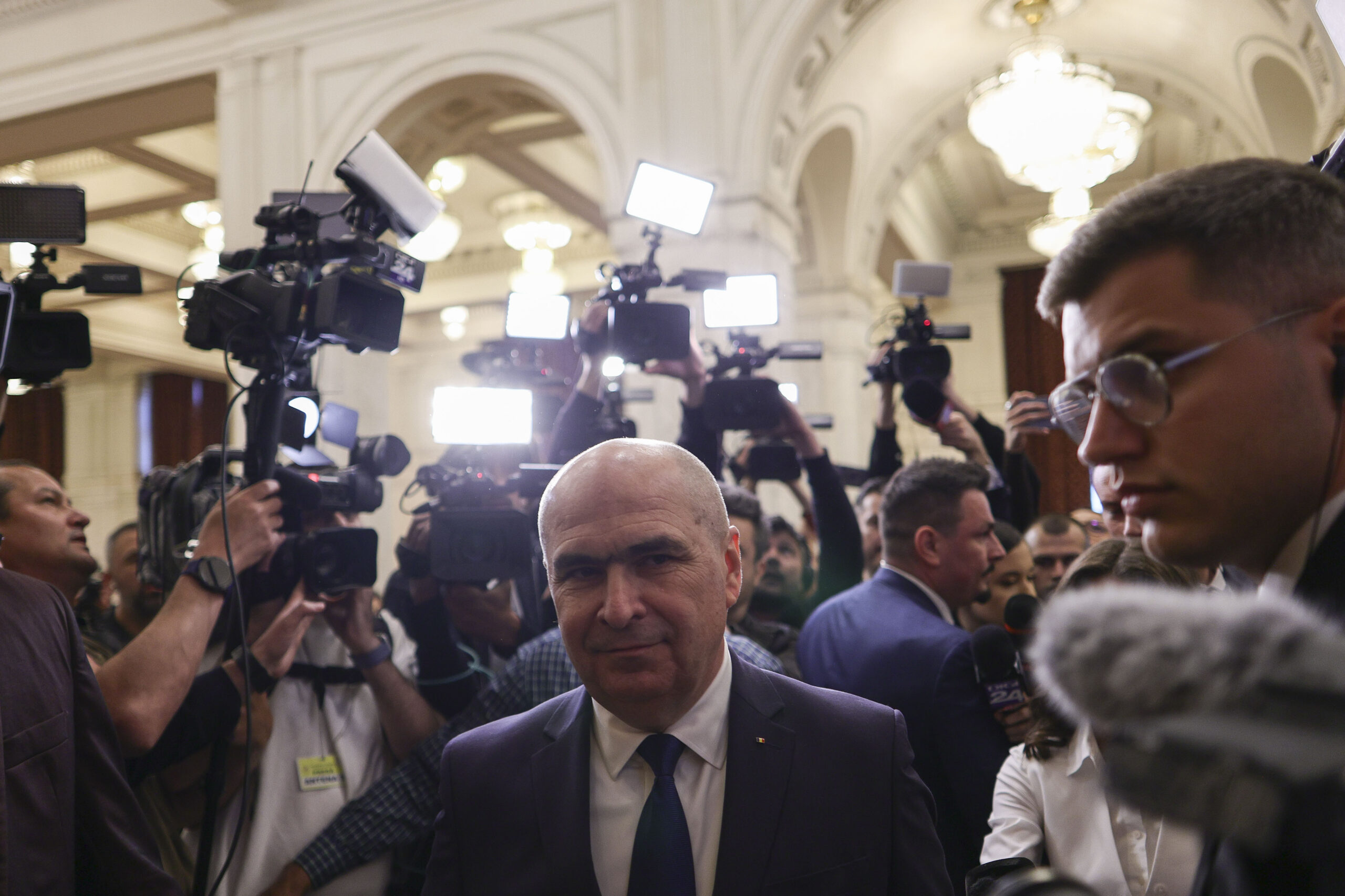 Bolojan, discurs despre companii de stat, baroni locali și acuzații la adresa PSD: „Dacă moțiunea este adevărată, unde ați fost până acum?”