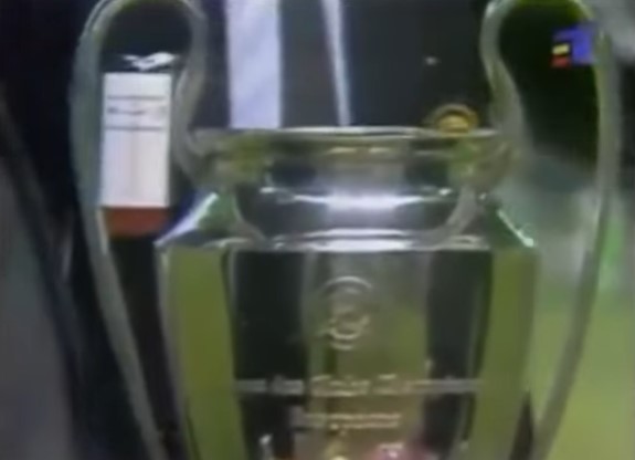 Echipa care a câștigat Cupa Campionilor Europeni la Sevilla, în 1986, decorată de președintele Nicușor Dan, la 40 de ani de la marea victorie