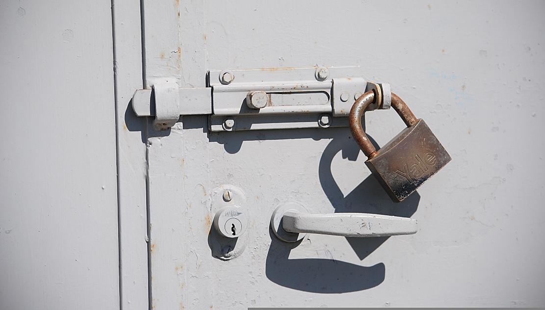 ANALIZĂ | Românii investesc în securitatea locuinţei abia după un incident. O spargere la fiecare 90 de secunde, în UE