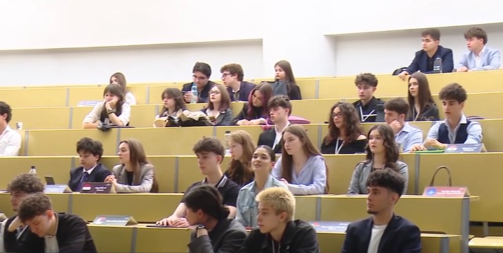 Pregătiți să înțeleagă lumea. Liceenii dezbat teme după modelul Organizației Națiunilor Unite