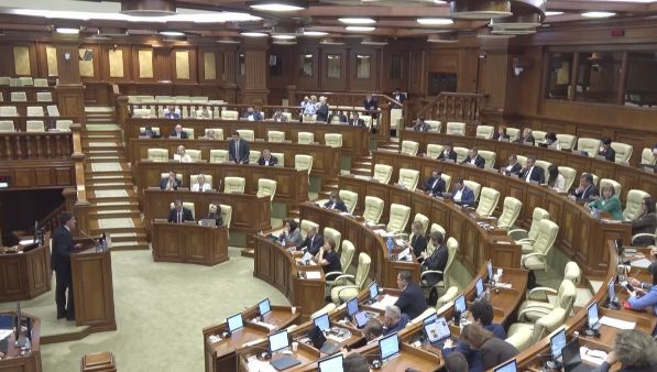 Limba română va deveni singura limbă de lucru în plenul Parlamentului de la Chișinău