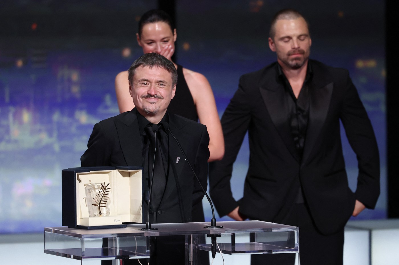 Cristian Mungiu scrie istorie la Cannes: obține al doilea trofeu Palme d’Or din carieră, cu filmul “Fjord”