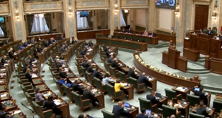Ziua votului pentru Guvernul Bolojan. Moțiunea de cenzură PSD-AUR, la vot în Parlament