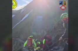Doi turişti care au rămas blocaţi pe traseu, recuperaţi de salvamontişti din Canionul Valea lui Stan. În zonă fuseseră semnalaţi urşi
