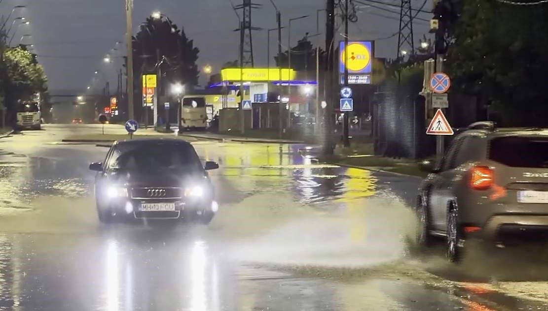 Vijelii şi grindină de mari dimensiuni, în mai multe localităţi. Coduri galbene de vânt până mâine seară