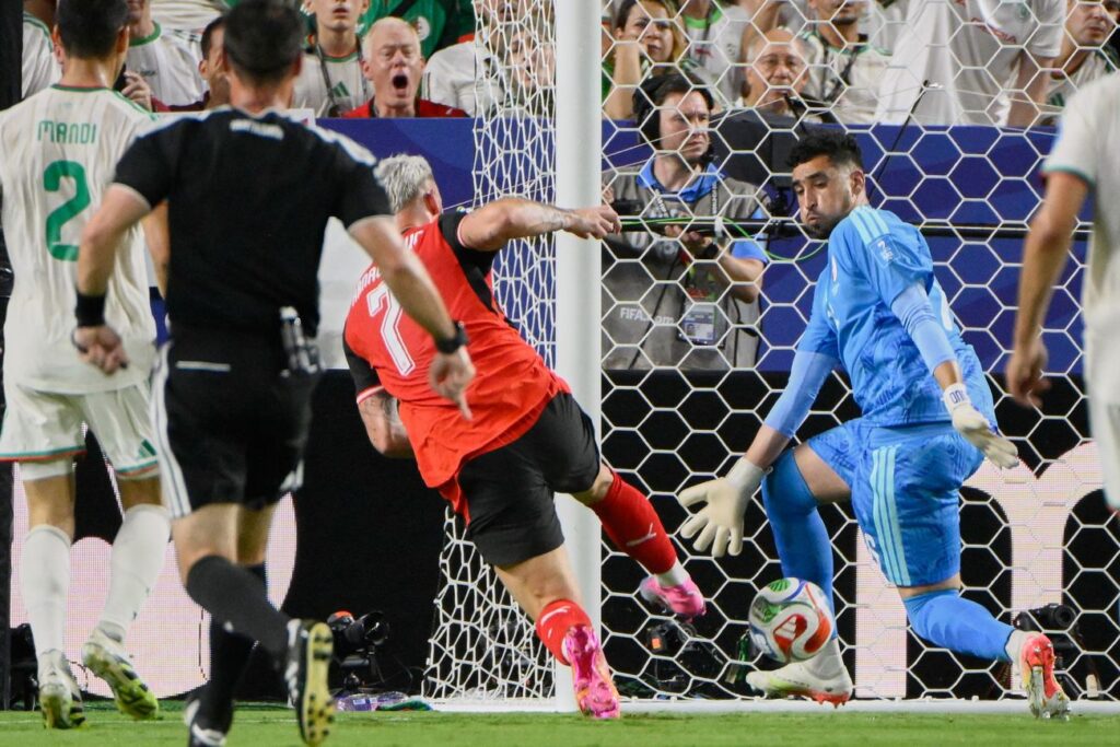 Argentina – Iordania 3-1 la CM de fotbal, meci arbitrat de românul Istvan Kovacs. Austria – Algeria 3-3, Iran, eliminată
